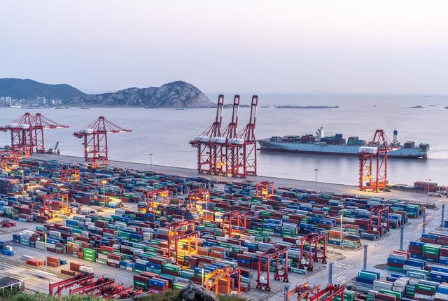 什么是集装箱码头？？？？？集装箱码头的界说、功效和组成