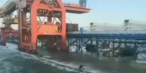 辽宁沿海口岸突发海水倒灌，，部分口岸暂停作业