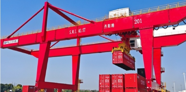 丹阳港，，，，，镇江最大的内河集装箱码头