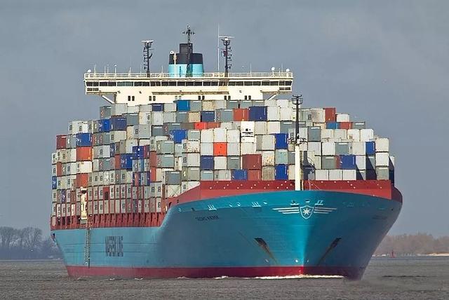 散货船“跨界”运集装箱，，靠谱吗？？？？？